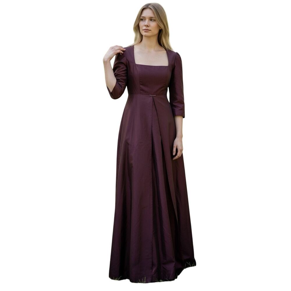 Elegant Plum Square-Neck Maxi Dress with Three-Quarter Sleeves